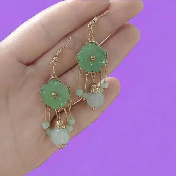 RETRO IMPERIAL STYLE GOLD AND JADE COLORED DROP BEADED EARRINGS - Picture 2 of 5